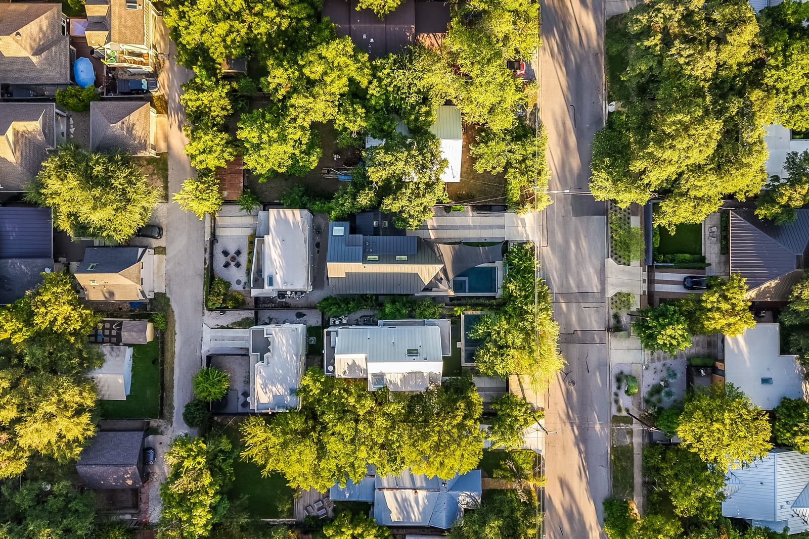 Aerial view of the neighborhood around 702 West Elizabeth Street